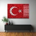 Gurur ve Direniş: Çatlak Efektli Türk Bayrağı Cam Tablo Duvar Dekoru cam tablo, duvar sanatı, modern dekorasyon, soyut sanat, cam sanat eserleri, iç mekan dekorasyonu, ofis dekorasyonu, ev dekorasyonu, restoran dekorasyonu, cafe dekorasyonu, cam baskı, UV baskı, estetik duvar sanatı