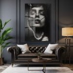Gizemli İkilem: Yılanlı Kadın Siyah Beyaz Cam Tablo Duvar Dekoru cam tablo, duvar sanatı, modern dekorasyon, soyut sanat, cam sanat eserleri, iç mekan dekorasyonu, ofis dekorasyonu, ev dekorasyonu, restoran dekorasyonu, cafe dekorasyonu, cam baskı, UV baskı, estetik duvar sanatı