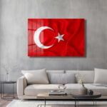 Şanlı Türk Bayrağı: Parlak Temperli Cam Tablo - Vatansever Duvar Dekorasyonu Duvar Dekoru cam tablo, duvar sanatı, modern dekorasyon, soyut sanat, cam sanat eserleri, iç mekan dekorasyonu, ofis dekorasyonu, ev dekorasyonu, restoran dekorasyonu, cafe dekorasyonu, cam baskı, UV baskı, estetik duvar sanatı