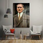 Ulu Önder Atatürk: Kararlı Bakış Cam Tablo Duvar Dekoru cam tablo, duvar sanatı, modern dekorasyon, soyut sanat, cam sanat eserleri, iç mekan dekorasyonu, ofis dekorasyonu, ev dekorasyonu, restoran dekorasyonu, cafe dekorasyonu, cam baskı, UV baskı, estetik duvar sanatı