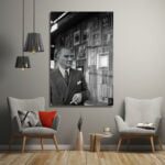 Atatürk'ün Zamansız Bakışı: Tarihi Siyah Beyaz Temperli Cam Tablo Duvar Dekoru cam tablo, duvar sanatı, modern dekorasyon, soyut sanat, cam sanat eserleri, iç mekan dekorasyonu, ofis dekorasyonu, ev dekorasyonu, restoran dekorasyonu, cafe dekorasyonu, cam baskı, UV baskı, estetik duvar sanatı