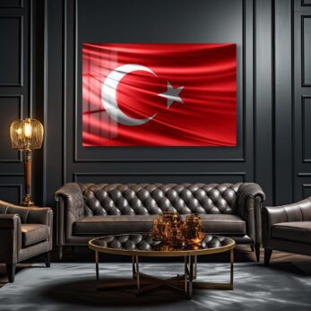 Ay Yıldızın Görkemi: Dalgalanan Türk Bayrağı Cam Tablo - Glazella Ay Yıldızın Görkemi: Dalgalanan Türk Bayrağı Cam Tablo - Glazella