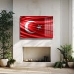 Ay Yıldızın Görkemi: Dalgalanan Türk Bayrağı Cam Tablo Duvar Dekoru cam tablo, duvar sanatı, modern dekorasyon, soyut sanat, cam sanat eserleri, iç mekan dekorasyonu, ofis dekorasyonu, ev dekorasyonu, restoran dekorasyonu, cafe dekorasyonu, cam baskı, UV baskı, estetik duvar sanatı