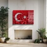 Dalgalanan Ay Yıldız: Türk Bayrağı Temalı Kırılmaz Cam Tablo Duvar Dekoru cam tablo, duvar sanatı, modern dekorasyon, soyut sanat, cam sanat eserleri, iç mekan dekorasyonu, ofis dekorasyonu, ev dekorasyonu, restoran dekorasyonu, cafe dekorasyonu, cam baskı, UV baskı, estetik duvar sanatı