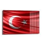 Ay Yıldızın Görkemi: Dalgalanan Türk Bayrağı Cam Tablo Duvar Dekoru cam tablo, duvar sanatı, modern dekorasyon, soyut sanat, cam sanat eserleri, iç mekan dekorasyonu, ofis dekorasyonu, ev dekorasyonu, restoran dekorasyonu, cafe dekorasyonu, cam baskı, UV baskı, estetik duvar sanatı