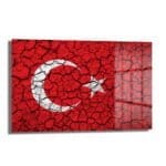 Gurur ve Direniş: Çatlak Efektli Türk Bayrağı Cam Tablo Duvar Dekoru cam tablo, duvar sanatı, modern dekorasyon, soyut sanat, cam sanat eserleri, iç mekan dekorasyonu, ofis dekorasyonu, ev dekorasyonu, restoran dekorasyonu, cafe dekorasyonu, cam baskı, UV baskı, estetik duvar sanatı