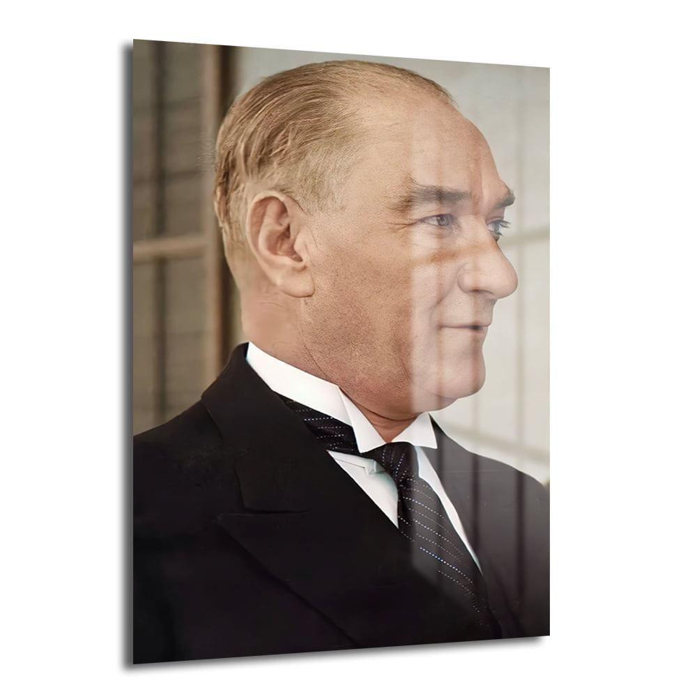Ulu Önder Atatürk'ün Zamansız Bakışı: Temperli Cam Tablo Duvar Dekoru cam tablo, duvar sanatı, modern dekorasyon, soyut sanat, cam sanat eserleri, iç mekan dekorasyonu, ofis dekorasyonu, ev dekorasyonu, restoran dekorasyonu, cafe dekorasyonu, cam baskı, UV baskı, estetik duvar sanatı
