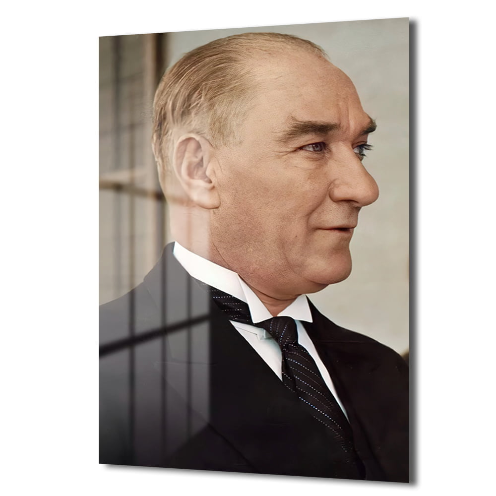 Ulu Önder Atatürk'ün Zamansız Bakışı: Temperli Cam Tablo Duvar Dekoru cam tablo, duvar sanatı, modern dekorasyon, soyut sanat, cam sanat eserleri, iç mekan dekorasyonu, ofis dekorasyonu, ev dekorasyonu, restoran dekorasyonu, cafe dekorasyonu, cam baskı, UV baskı, estetik duvar sanatı