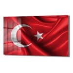 Türk Bayrağı Dalgalanıyor: Vatan Sevgisi Temalı Temperli Cam Tablo Duvar Dekoru cam tablo, duvar sanatı, modern dekorasyon, soyut sanat, cam sanat eserleri, iç mekan dekorasyonu, ofis dekorasyonu, ev dekorasyonu, restoran dekorasyonu, cafe dekorasyonu, cam baskı, UV baskı, estetik duvar sanatı