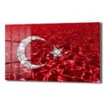 Dalgalanan Ay Yıldız: Türk Bayrağı Temalı Kırılmaz Cam Tablo Duvar Dekoru cam tablo, duvar sanatı, modern dekorasyon, soyut sanat, cam sanat eserleri, iç mekan dekorasyonu, ofis dekorasyonu, ev dekorasyonu, restoran dekorasyonu, cafe dekorasyonu, cam baskı, UV baskı, estetik duvar sanatı