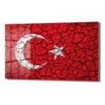 Gurur ve Direniş: Çatlak Efektli Türk Bayrağı Cam Tablo Duvar Dekoru cam tablo, duvar sanatı, modern dekorasyon, soyut sanat, cam sanat eserleri, iç mekan dekorasyonu, ofis dekorasyonu, ev dekorasyonu, restoran dekorasyonu, cafe dekorasyonu, cam baskı, UV baskı, estetik duvar sanatı