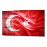 Gururla Dalgalanan Ay Yıldız: Türk Bayrağı Cam Tablo Duvar Dekoru cam tablo, duvar sanatı, modern dekorasyon, soyut sanat, cam sanat eserleri, iç mekan dekorasyonu, ofis dekorasyonu, ev dekorasyonu, restoran dekorasyonu, cafe dekorasyonu, cam baskı, UV baskı, estetik duvar sanatı