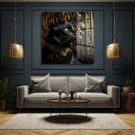 Asil Kedi Portresi: Zümrüt Yakalı Siyah Kedi Cam Tablo Duvar Dekoru cam tablo, duvar sanatı, modern dekorasyon, soyut sanat, cam sanat eserleri, iç mekan dekorasyonu, ofis dekorasyonu, ev dekorasyonu, restoran dekorasyonu, cafe dekorasyonu, cam baskı, UV baskı, estetik duvar sanatı