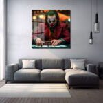 Joker Poker Yüzleşmesi: Gerilimli Sinematik Cam Tablo Duvar Dekoru cam tablo, duvar sanatı, modern dekorasyon, soyut sanat, cam sanat eserleri, iç mekan dekorasyonu, ofis dekorasyonu, ev dekorasyonu, restoran dekorasyonu, cafe dekorasyonu, cam baskı, UV baskı, estetik duvar sanatı
