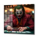 Joker Poker Yüzleşmesi: Gerilimli Sinematik Cam Tablo Duvar Dekoru cam tablo, duvar sanatı, modern dekorasyon, soyut sanat, cam sanat eserleri, iç mekan dekorasyonu, ofis dekorasyonu, ev dekorasyonu, restoran dekorasyonu, cafe dekorasyonu, cam baskı, UV baskı, estetik duvar sanatı