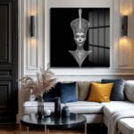 Antik Zarafet, Fütüristik Işıltı: Nefertiti Temalı Gümüş Cam Tablo Duvar Dekoru cam tablo, duvar sanatı, modern dekorasyon, soyut sanat, cam sanat eserleri, iç mekan dekorasyonu, ofis dekorasyonu, ev dekorasyonu, restoran dekorasyonu, cafe dekorasyonu, cam baskı, UV baskı, estetik duvar sanatı