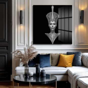 Antik Zarafet, Fütüristik Işıltı: Nefertiti Temalı Gümüş Cam Tablo - Glazella Antik Zarafet, Fütüristik Işıltı: Nefertiti Temalı Gümüş Cam Tablo - Glazella