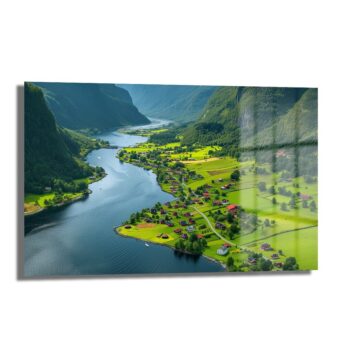 Norveç Fiyordu Cenneti: Yeşil Vadiler ve Masmavi Sular Cam Tablo - Glazella