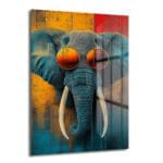 Cool Elephant: Modern Sanat Temperli Cam Tablo, güneş gözlüklü karizmatik bir filin canlı renklerle modern bir tasvirini gösteren dekoratif duvar sanatı.
