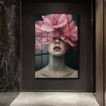 Pembe Düşler: Çiçeklerle Gizlenmiş Kadın Modern Cam Tablo - Glazella