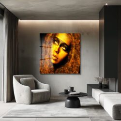 Altın Tozunda Yükselen Kadın: Gizemli Cam Tablo Duvar Dekoru Altın Tozunda Yükselen Kadın: Gizemli Cam Tablo Dekoratif Cam Tablo