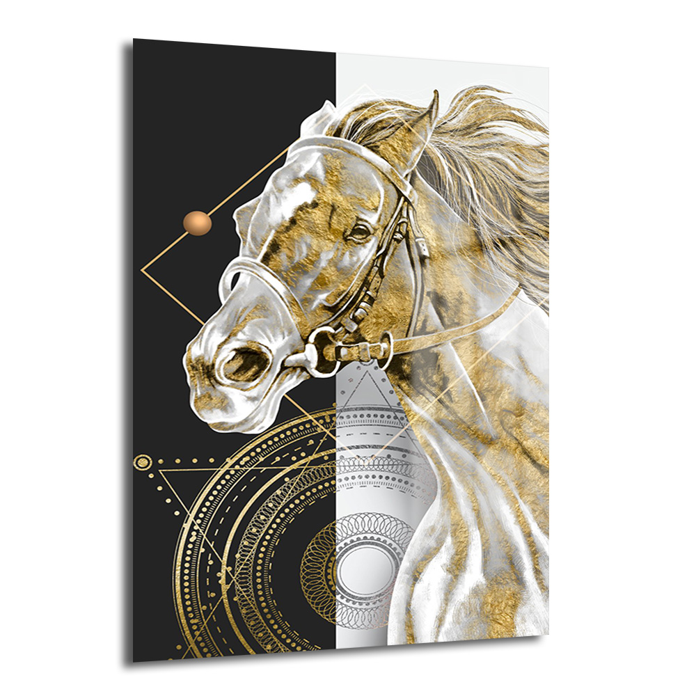Asil At Gold Detaylı Modern Cam Tablo Duvar Dekoru Siyah ve beyaz zemin üzerinde, altın ve gümüş renklerin hakim olduğu, geometrik desenlerle süslenmiş, asil at başı figürünü gösteren modern cam tablo.