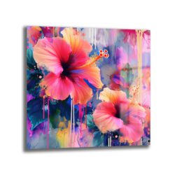 Tropik Rüyalar: Canlı Hibiskus Çiçekleri Cam Tablo Duvar Dekoru Canlı pembe ve turuncu tonlarda iki adet hibiskus çiçeğinin, soyut ve damlama efektleriyle zenginleştirilmiş renkli bir arka plan üzerinde yer aldığı modern cam tablo. Sanatsal sıçramalar ve parlak renklerle dolu.