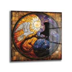 Yin Yang Stained Glass Cam Tablo: Denge ve Uyumun Sanatsal Dansı Duvar Dekoru Stained glass tarzında tasarlanmış, Yin-Yang sembolünü yansıtan, bir tarafında beyaz güvercin ve güneşin sıcak tonları, diğer tarafında siyah karga ve ayın soğuk tonlarının yer aldığı, denge ve zıtlıkları anlatan sanatsal cam tablo.