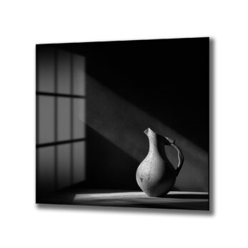 Işık ve Gölgenin Dansı: Minimalist Vazo Cam Tablo - Glazella Işık ve Gölgenin Dansı: Minimalist Vazo Cam Tablo - Glazella