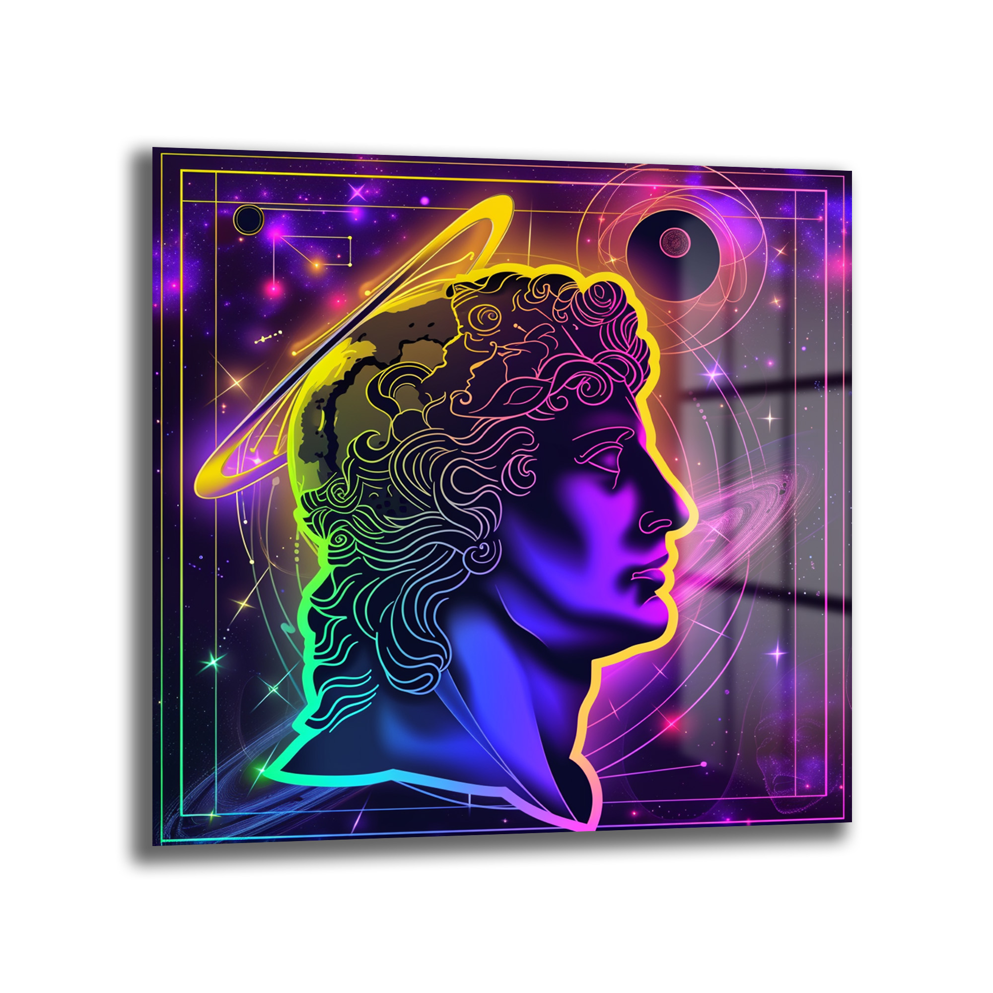 Kozmik David Neon Sanat Modern Cam Tablo Duvar Dekoru Koyu mor ve pembe tonlarında uzay boşluğunda, neon yeşil, sarı, mor ve mavi renklerde parlayan, David heykelinin profilden modern ve stilize edilmiş bir çizimi. Heykelin başında gezegen halkasını andıran sarı bir halka bulunuyor, arka planda yıldızlar, gezegenler ve geometrik çizgilerle dolu bir galaksi manzarası var. Görsel, fütüristik ve sanatsal bir atmosfer sunuyor.
