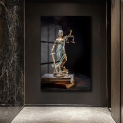 Adaletin Sembolü: Lady Justice Temperli Cam Tablo Duvar Dekoru Adaletin Sembolü: Lady Justice Temperli Cam Tablo Dekoratif Cam Tablo