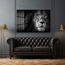 Altın Gözlü Aslan: Karizmatik Siyah Beyaz Cam Tablo Duvar Dekoru Altın Gözlü Aslan: Karizmatik Siyah Beyaz Cam Tablo Dekoratif Cam Tablo