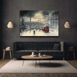 Kış İstanbul'u Rüyası: Kızıl Tramvay ve Boğaz Köprüsü Cam Tablo Duvar Dekoru Kış İstanbul'u Rüyası: Kızıl Tramvay ve Boğaz Köprüsü Cam Tablo Dekoratif Cam Tablo