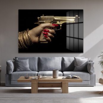 Gücün Yansıması: Kırmızı Ojeli El ve Altın Tabanca Modern Cam Tablo | Duvar Dekorasyonu - Glazella Gücün Yansıması: Kırmızı Ojeli El ve Altın Tabanca Modern Cam Tablo | Duvar Dekorasyonu - Glazella