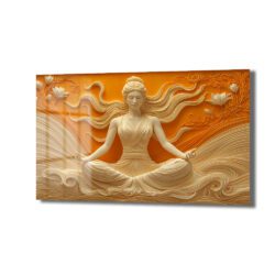 Lotus pozisyonunda meditasyon yapan kadının kabartma görünümlü, turuncu ve krem tonlarında temperli cam tablosu, ruhsal duvar dekorasyonu için ideal.