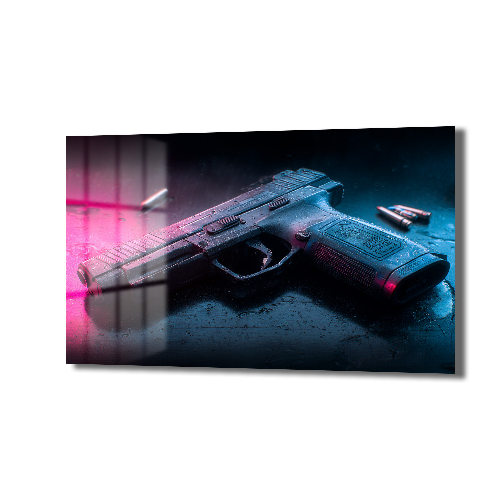 Neon Gölge: Şehir Noir Temalı Temperli Cam Tablo Duvar Dekoru Neon pembe ve mavi ışıklarla aydınlatılmış, ıslak ve karanlık zeminde duran siyah bir tabanca ve mermilerin yer aldığı modern cam tablo, ofis ve salon duvar dekorasyonu için ideal.