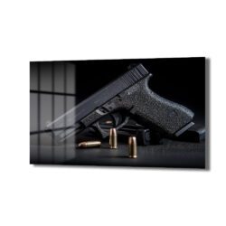 Taktik Zarafet: Glock ve Mermiler Cam Duvar Tablosu Duvar Dekoru Taktik Zarafet: Glock ve Mermiler Cam Duvar Tablosu