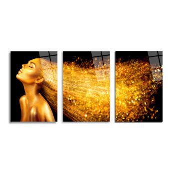 Altın rengi bir kadının profilden görünen yüzü ve dalgalanan saçları ile altın ışıltılı soyut desenlerin birleştiği üç parçalı cam tablo seti, siyah zemin üzerinde.