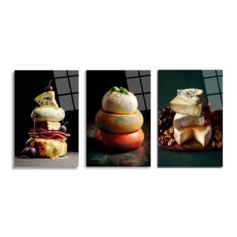 Anasayfa Duvar Dekoru Üç parçalı cam tablo seti, farklı peynir çeşitleri, üzüm, kiraz, ceviz ve fesleğen içeren zengin bir gastronomi sunumu. Koyu arka planlar üzerinde doğal ışıklandırma ile çekilmiş detaylı fotoğraflar.