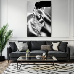 Zarafetin Akışı: Siyah Beyaz Şarap Kadehi Modern Cam Tablo Duvar Dekoru Zarafetin Akışı: Siyah Beyaz Şarap Kadehi Modern Cam Tablo
