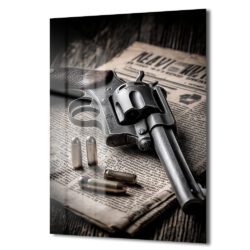 Zamanın İzleri: Revolver ve Gazete Temalı Dekoratif Cam Tablo Duvar Dekoru Zamanın İzleri: Revolver ve Gazete Temalı Dekoratif Cam Tablo