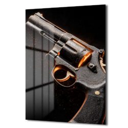 Altın Işıltılı Gravürlü Revolver Cam Tablo: Gücün Sanatsal Yansıması Duvar Dekoru Altın Işıltılı Gravürlü Revolver Cam Tablo: Gücün Sanatsal Yansıması