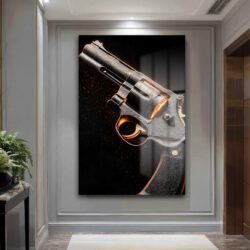 Altın Işıltılı Gravürlü Revolver Cam Tablo: Gücün Sanatsal Yansıması Duvar Dekoru Altın Işıltılı Gravürlü Revolver Cam Tablo: Gücün Sanatsal Yansıması