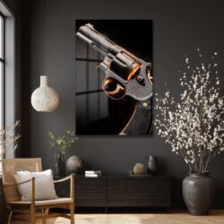 Altın Işıltılı Gravürlü Revolver Cam Tablo: Gücün Sanatsal Yansıması Duvar Dekoru Altın Işıltılı Gravürlü Revolver Cam Tablo: Gücün Sanatsal Yansıması
