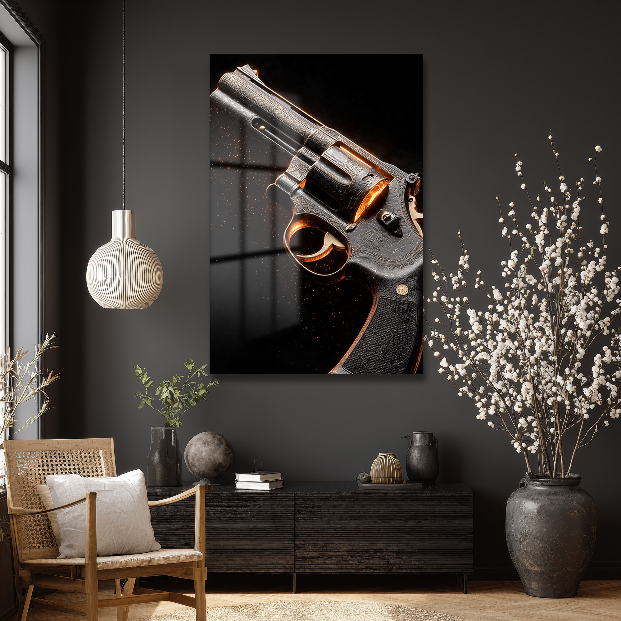 Altın Işıltılı Gravürlü Revolver Cam Tablo: Gücün Sanatsal Yansıması Duvar Dekoru Altın Işıltılı Gravürlü Revolver Cam Tablo: Gücün Sanatsal Yansıması