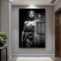 Adaletin Gücü: Lady Justice Siyah Beyaz Temperli Cam Tablo Duvar Dekoru Adaletin Gücü: Lady Justice Siyah Beyaz Temperli Cam Tablo