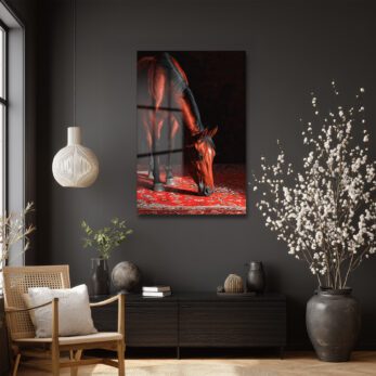 Asil At Kırmızı Halı Üzerinde Cam Tablo - Glazella Asil At Kırmızı Halı Üzerinde Cam Tablo - Glazella