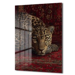Vahşi Zarafet: Kırmızı Halıda Leopar Cam Tablo Duvar Dekoru Vahşi Zarafet: Kırmızı Halıda Leopar Cam Tablo