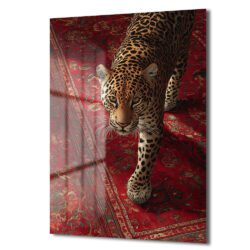 Çarpıcı Leopar Kırmızı Halı Üzerinde Cam Tablo Duvar Dekoru Çarpıcı Leopar Kırmızı Halı Üzerinde Cam Tablo