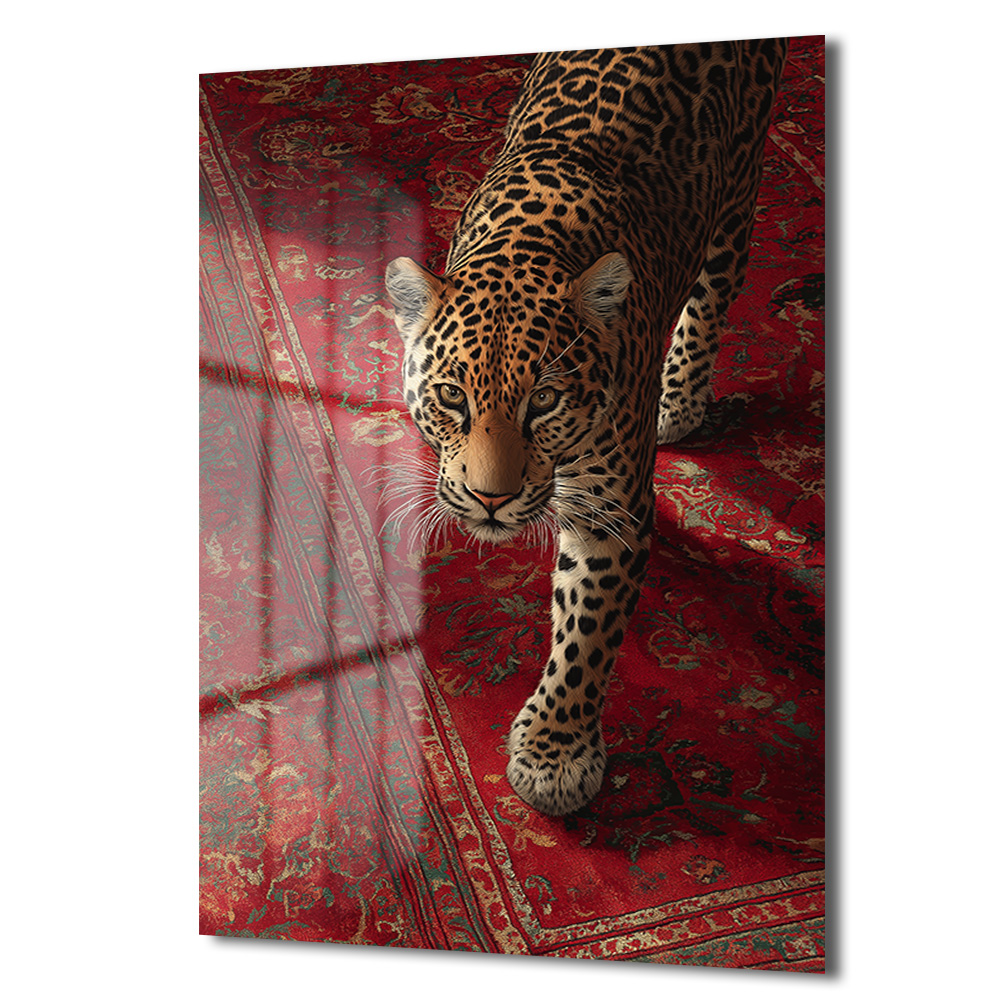 Çarpıcı Leopar Kırmızı Halı Üzerinde Cam Tablo Duvar Dekoru Çarpıcı Leopar Kırmızı Halı Üzerinde Cam Tablo
